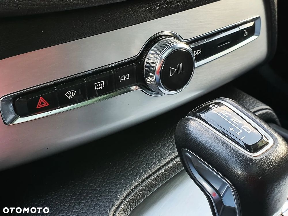 Volvo XC 90 D5 AWD Momentum - 9