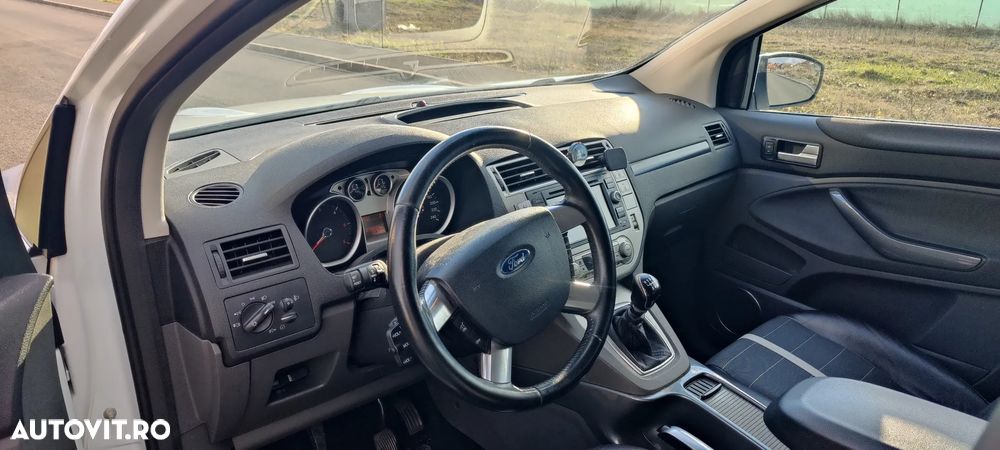 Ford Kuga - 4