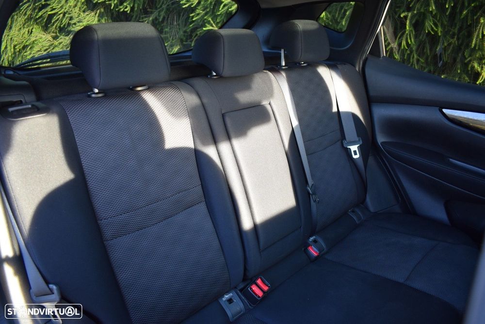 Nissan Qashqai 1.5 dCi N-Connecta J18+Led - 10