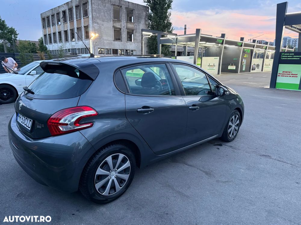 Peugeot 208 - 10