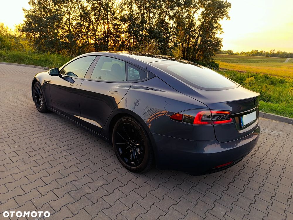 Tesla Model S - 15