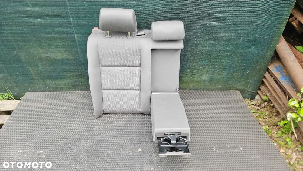 Podłokietnik Uchwyt Kubek Cup Holder Tył Tylny Oparcie Składane Welur Swing Audi A4 B6 B7 Sedan Kombi
