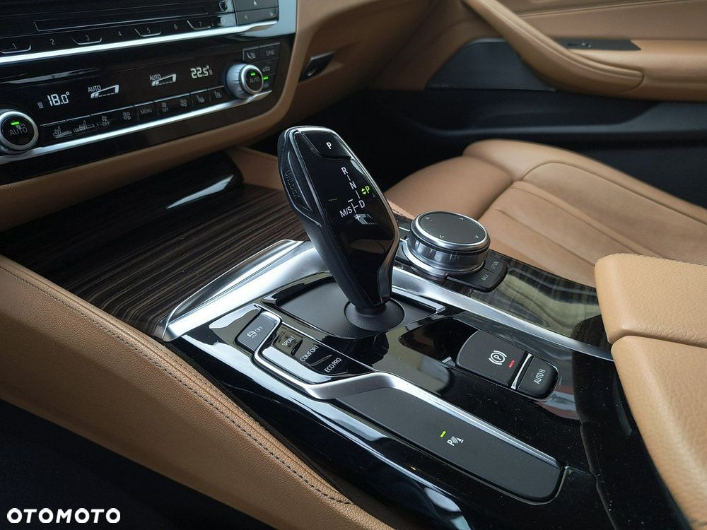 BMW Seria 5 530i Luxury Line sport - 21