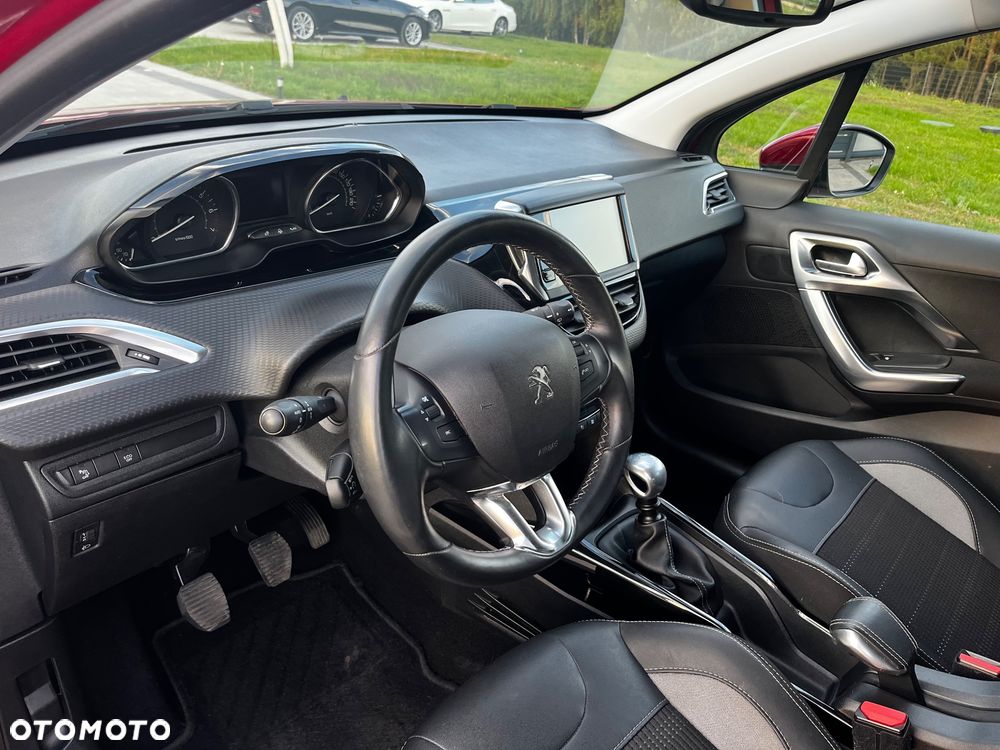 Peugeot 2008 1.2 Pure Tech GPF Allure S&S - 14