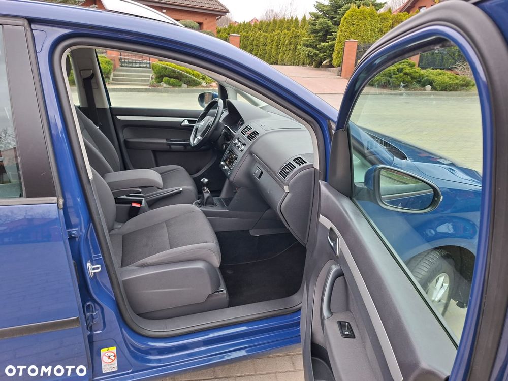 Volkswagen Touran - 10