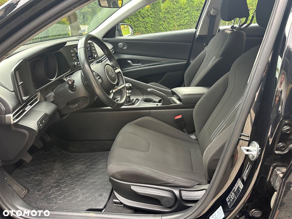 Hyundai Elantra - 17