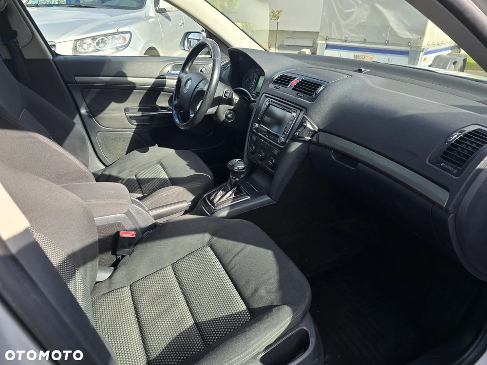 Skoda Octavia 2.0 TDI Elegance DSG - 6