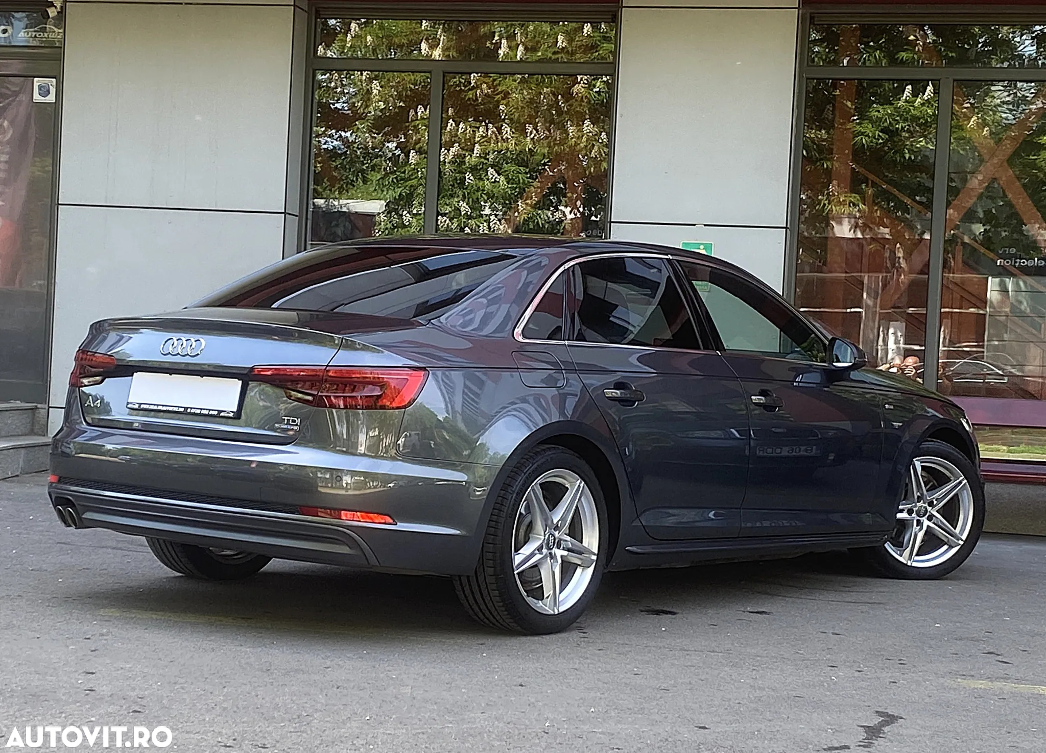 Audi A4 2.0 TDI DPF clean diesel quattro S tronic S line Sportpaket - 4