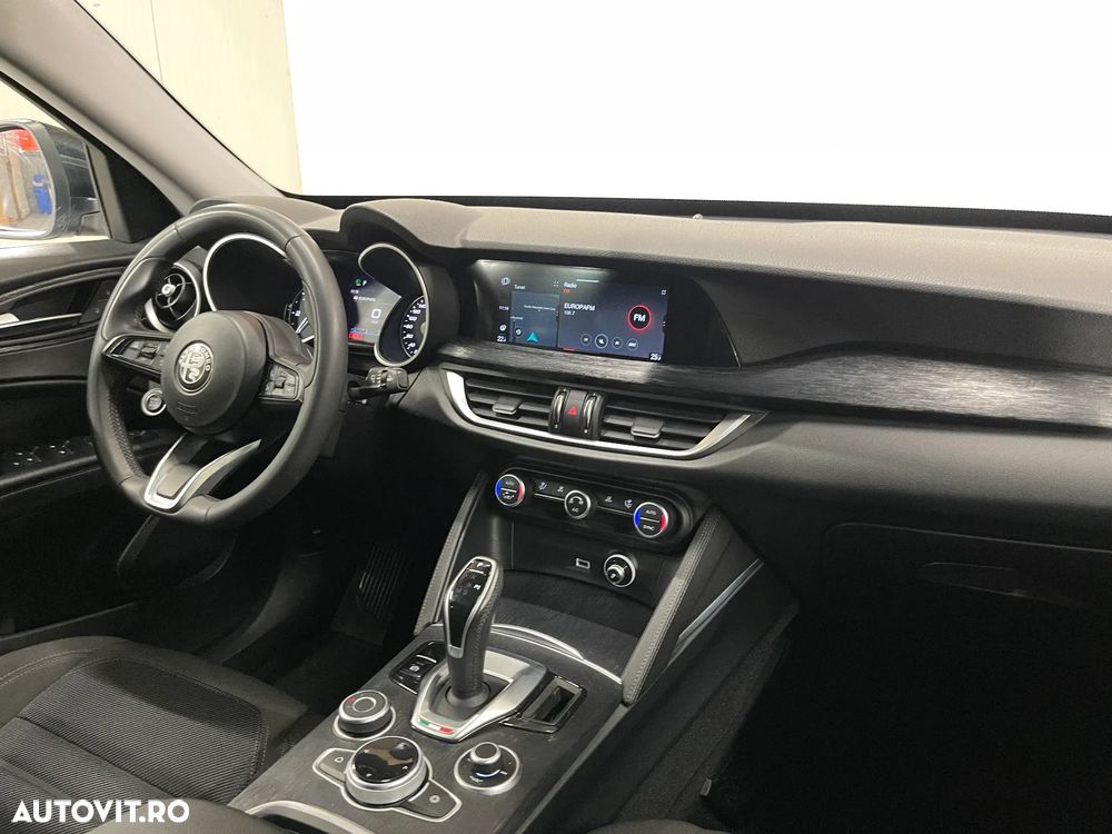 Alfa Romeo Stelvio 2.2 16V AT8 Q4 Business - 8