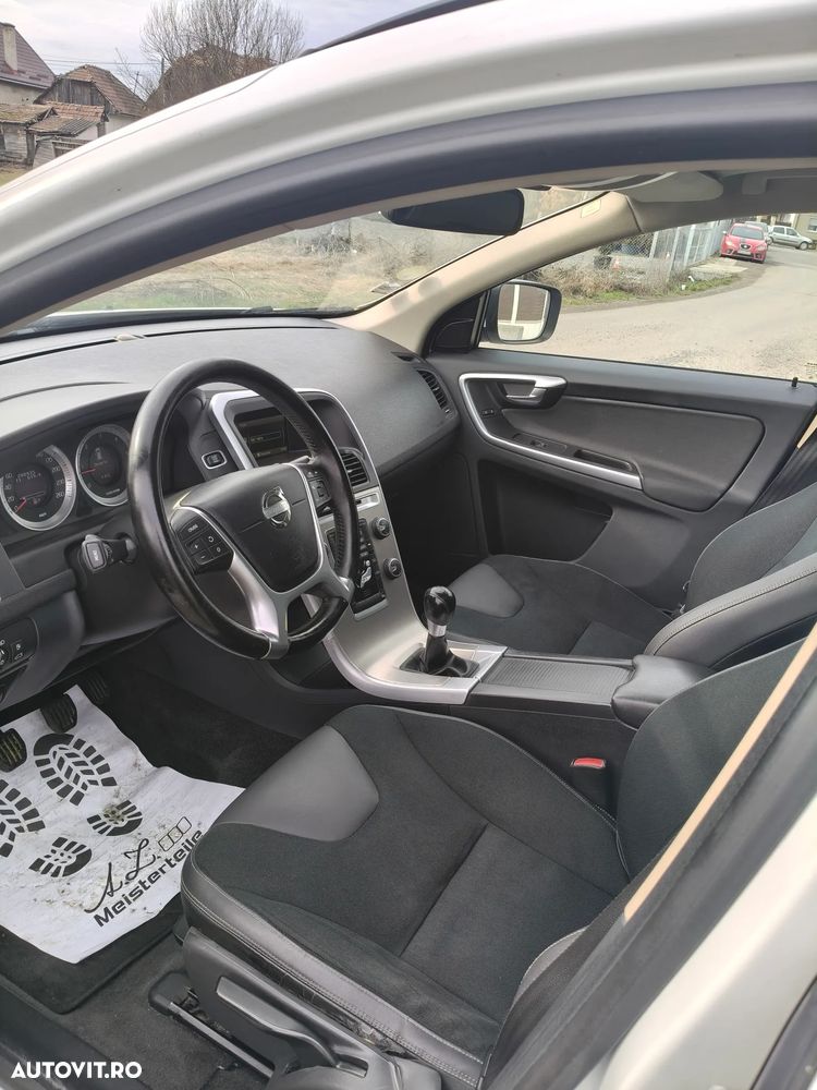 Volvo XC 60 DRIVe Momentum - 8