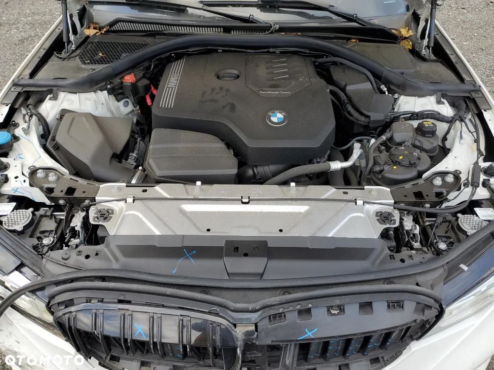 BMW Seria 3 330i xDrive - 11