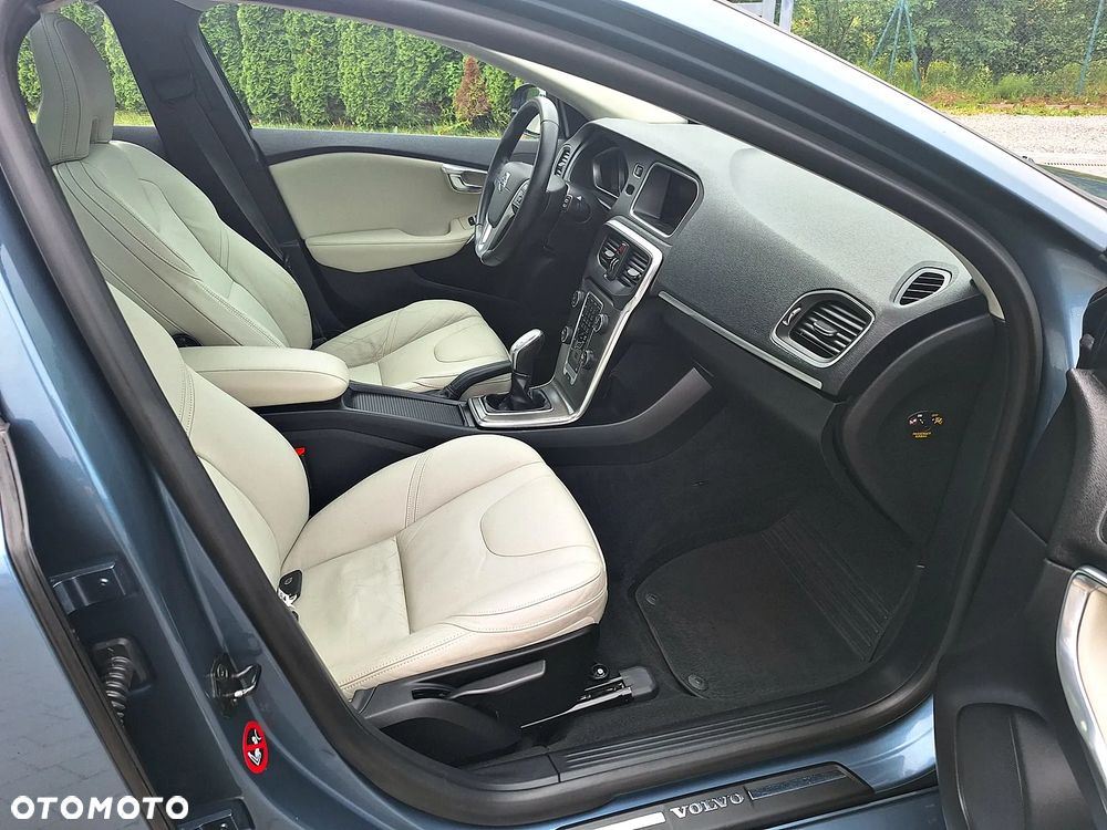 Volvo V40 D2 Summum - 18