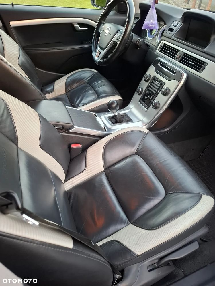 Volvo V70 D3 R-Design - 10