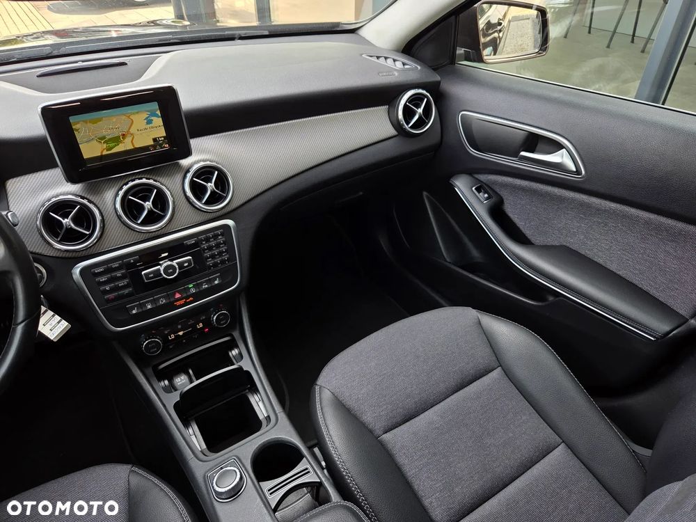 Mercedes-Benz GLA 200 7G-DCT Style - 23