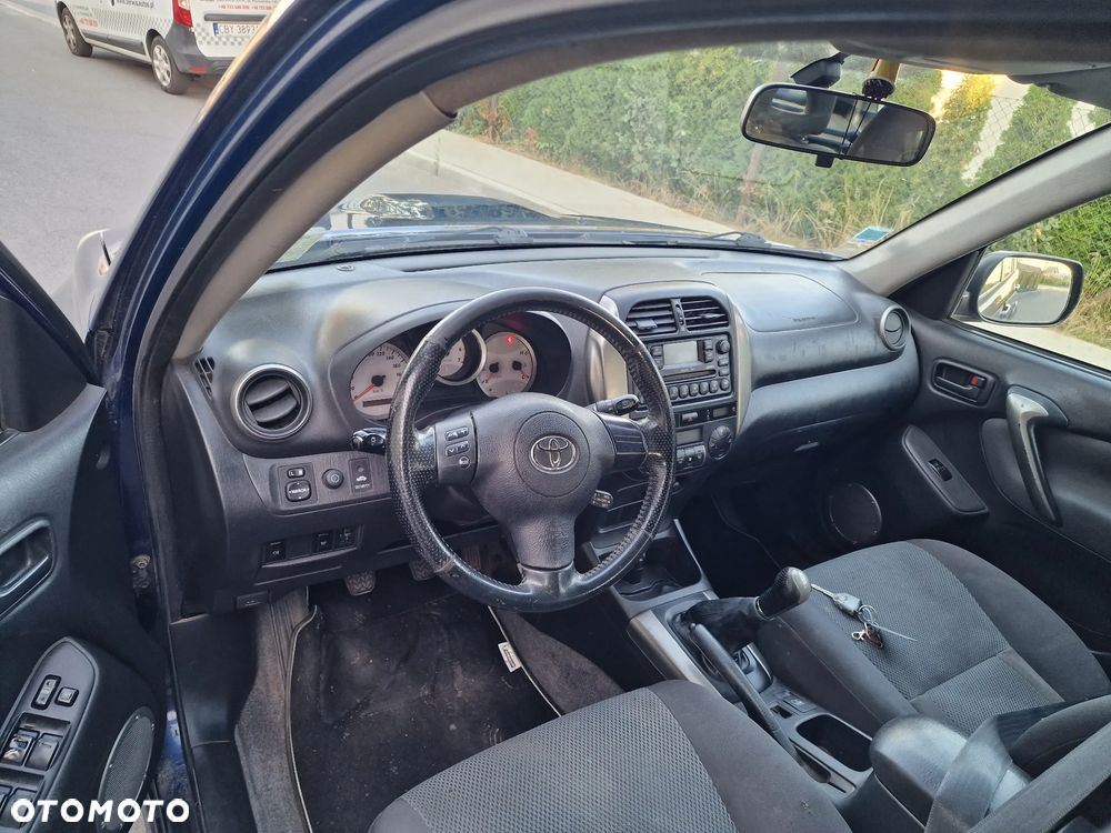 Toyota RAV4 D-4D 4x4 - 23