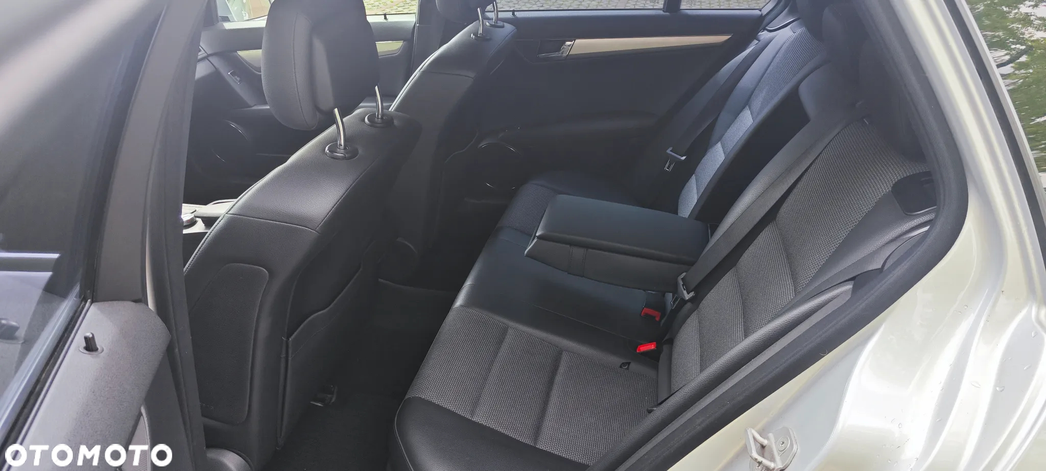 Mercedes-Benz Klasa C 180 T CGI Automatik BlueEFFICIENCY Avantgarde - 19