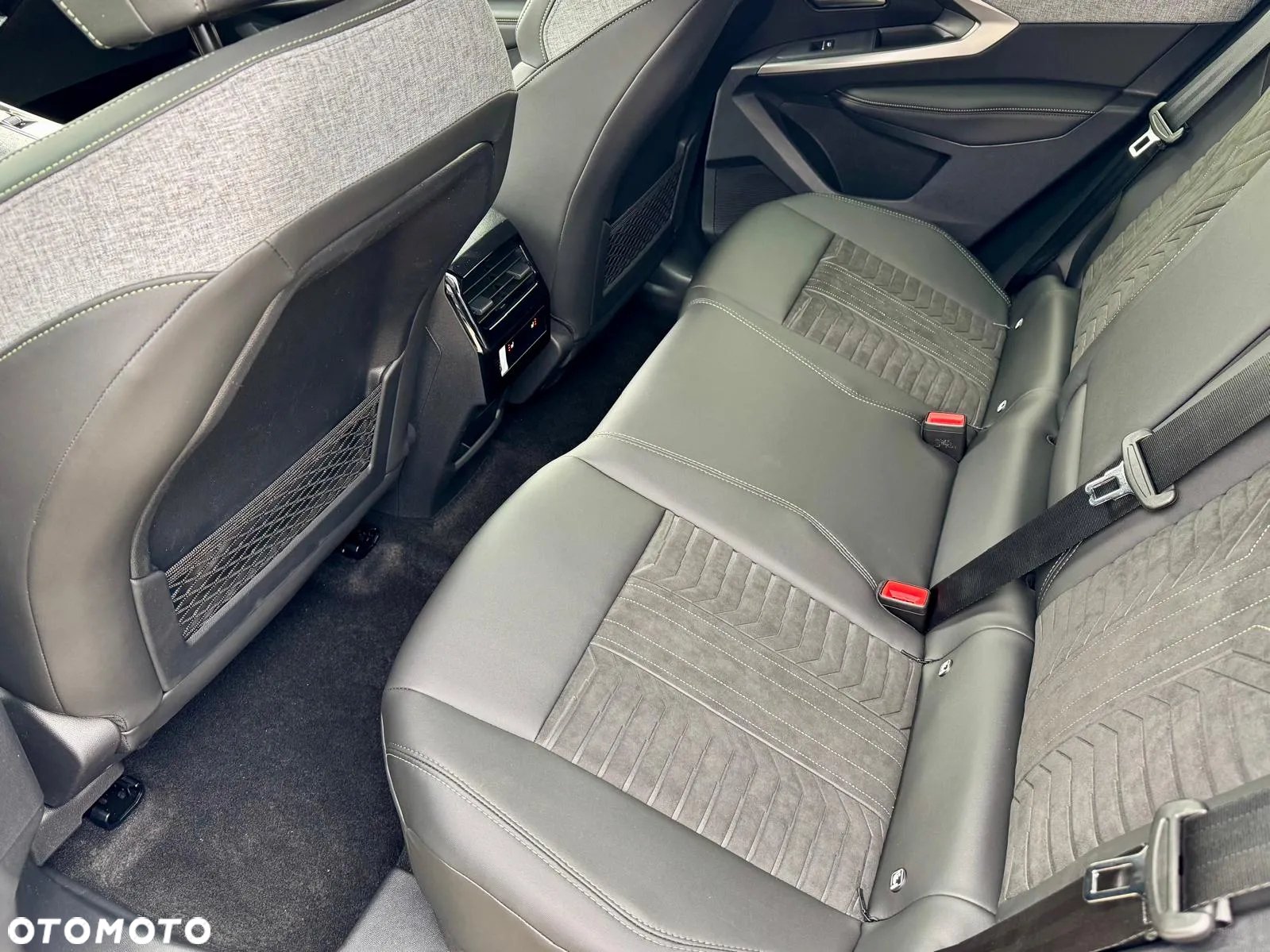 Peugeot 3008 e-3008 73kWh GT - 14