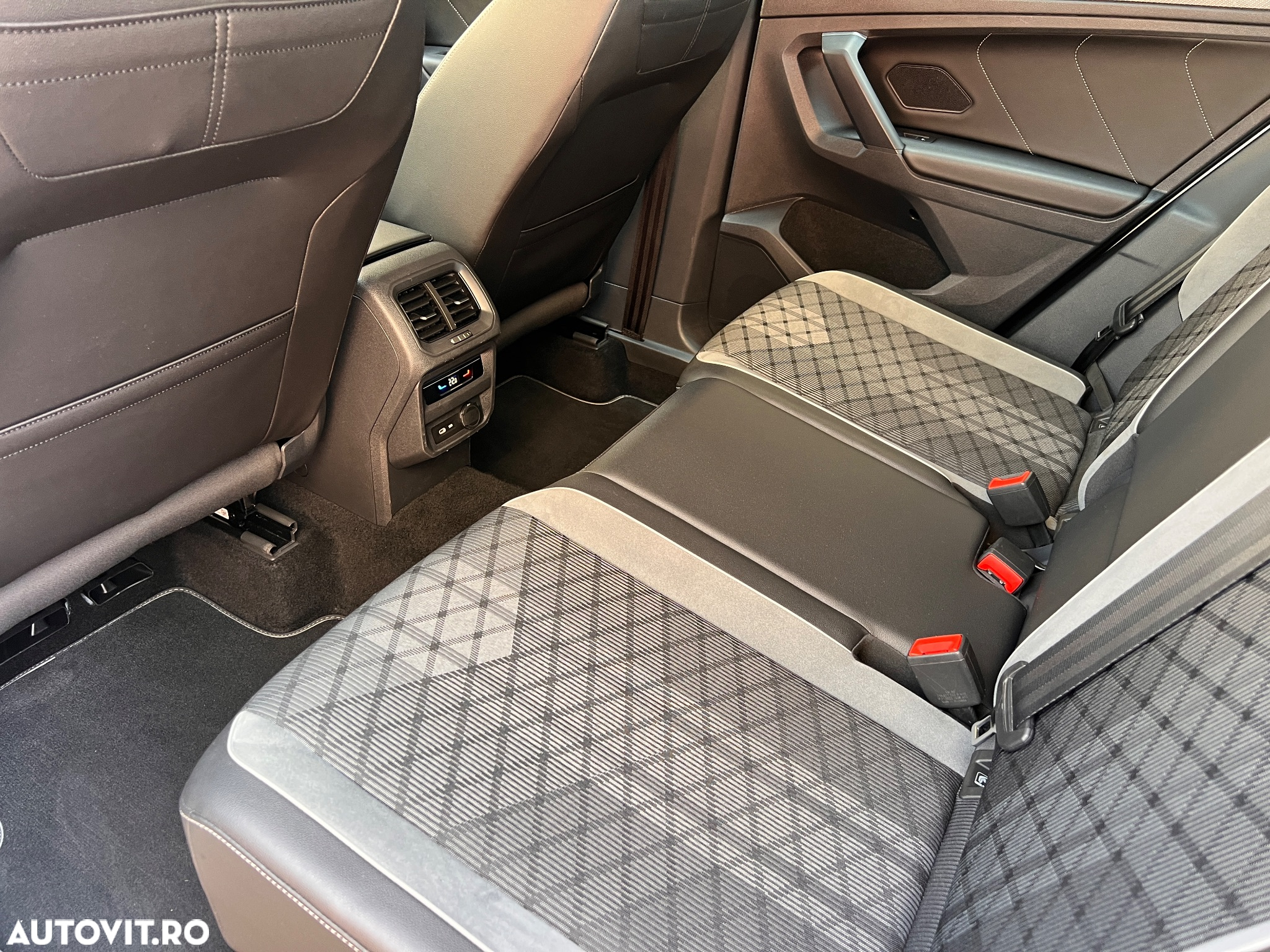 Volkswagen Tiguan Allspace 2.0 TDI SCR 4Motion DSG R-Line - 34