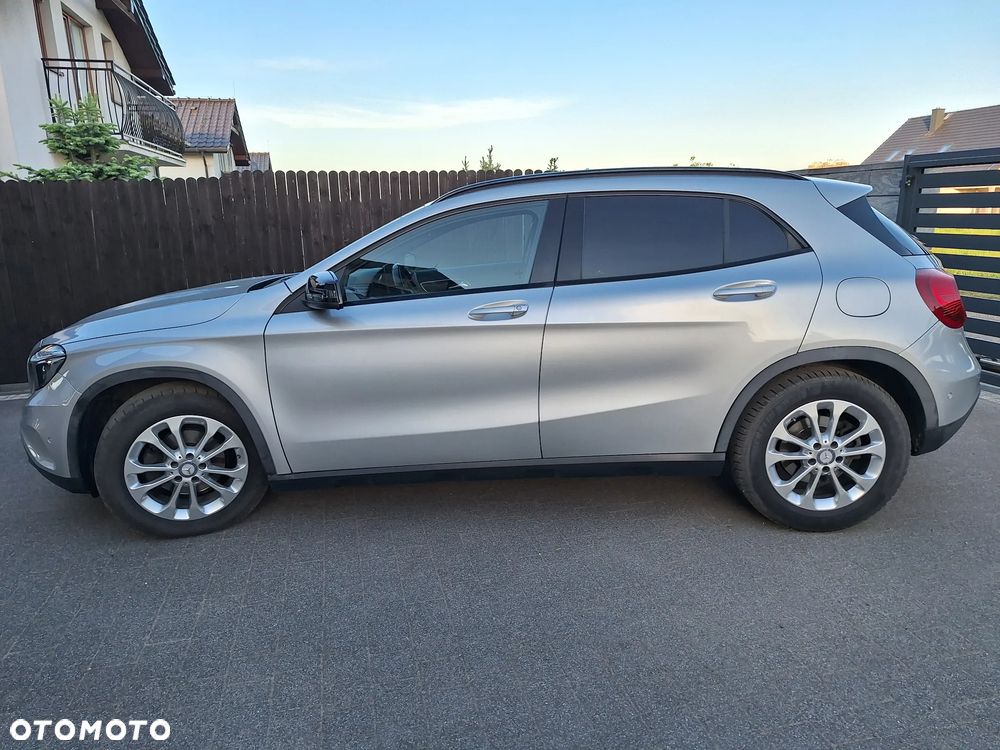 Mercedes-Benz GLA 200 d - 10