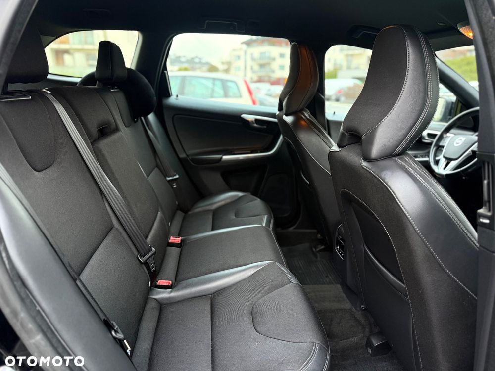 Volvo XC 60 D3 Geartronic Momentum - 36