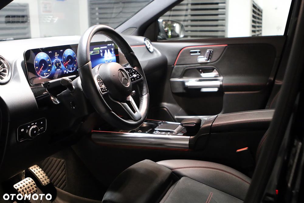 Mercedes-Benz GLA 250 4-Matic AMG Line - 17