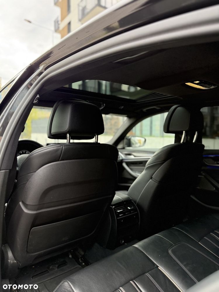 BMW Seria 5 M550i xDrive sport - 20