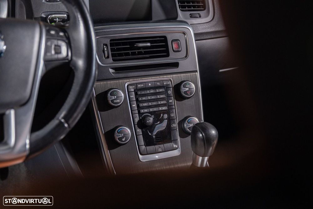 Volvo S60 Cross Country - 14