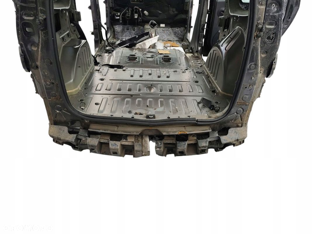 PAS TYLNY PODŁOGA DACIA LODGY (2012-2017) KOD LAKIERU NV676 - 4