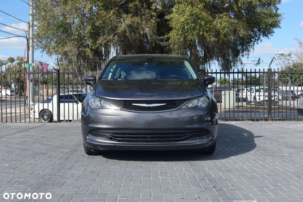 Chrysler Pacifica - 8