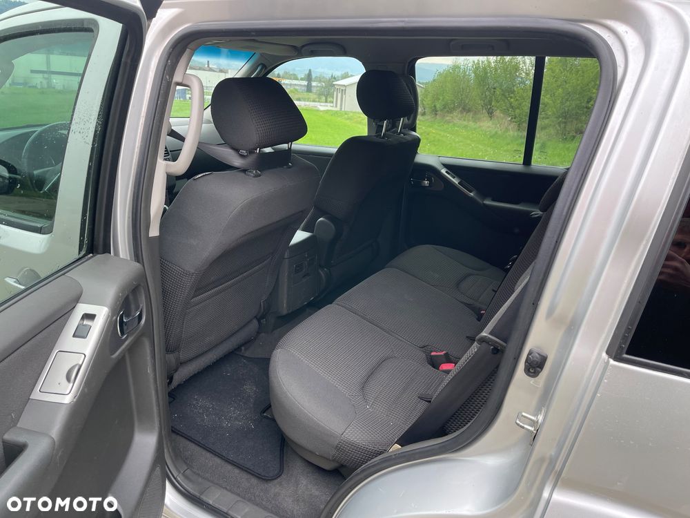 Nissan Pathfinder 2.5 DCi LE - 21