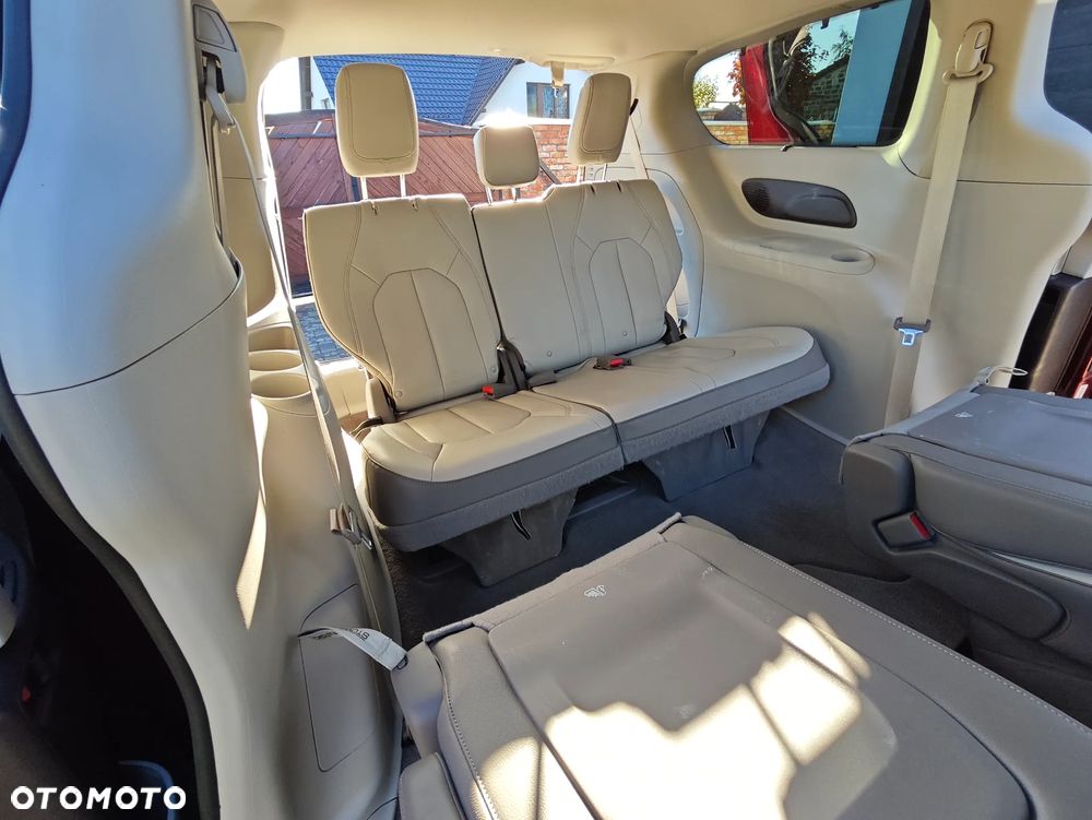 Chrysler Pacifica - 15