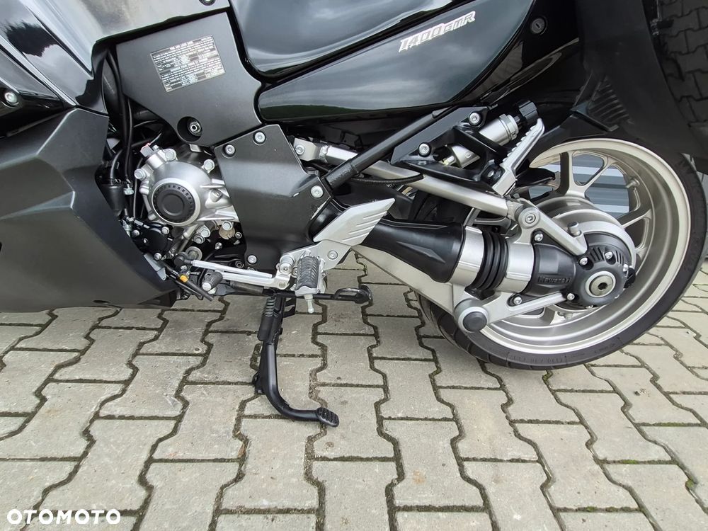 Kawasaki GTR - 17