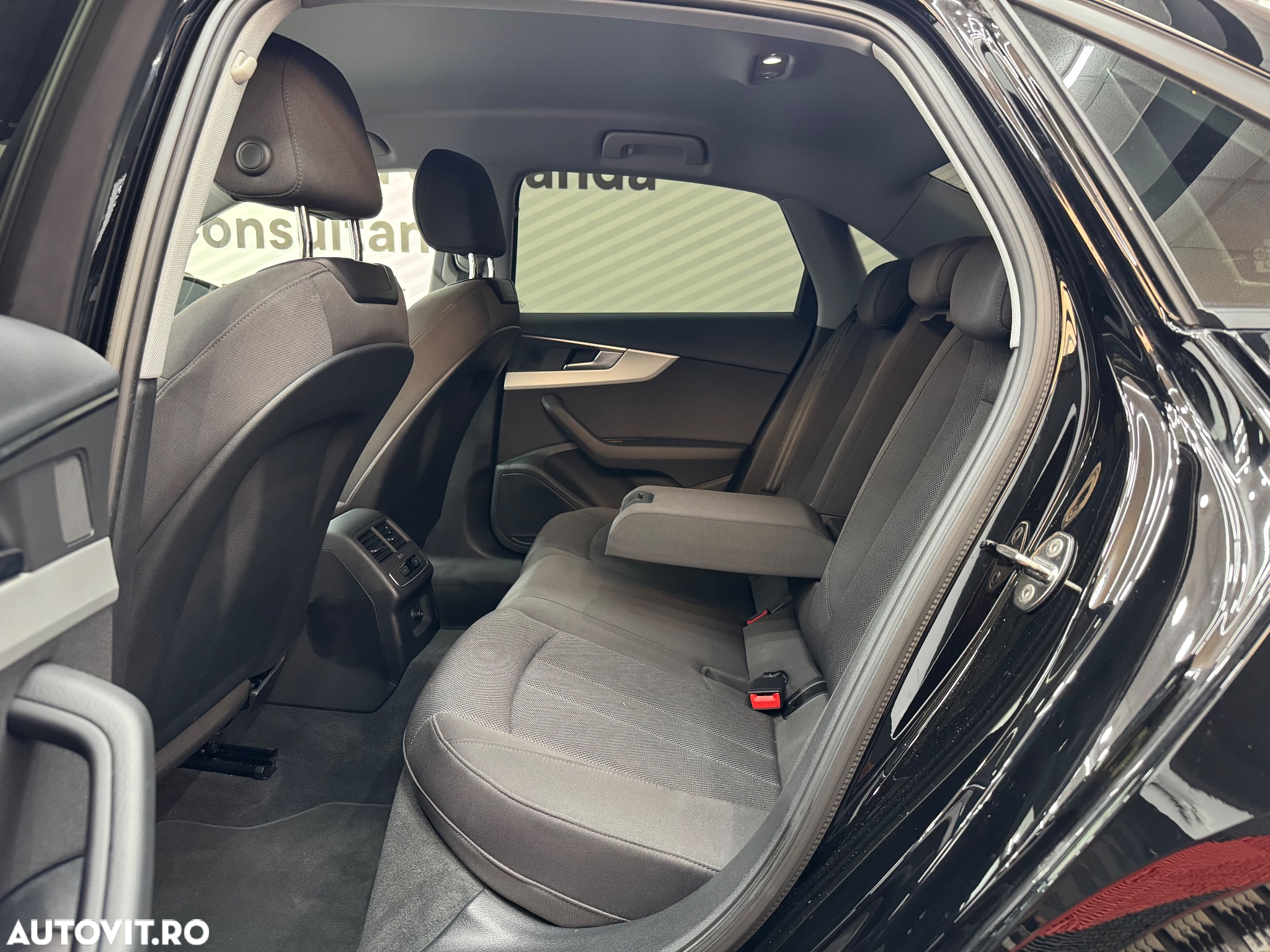 Audi A4 Avant 2.0 35 TFSI S tronic MHEV Basic - 11
