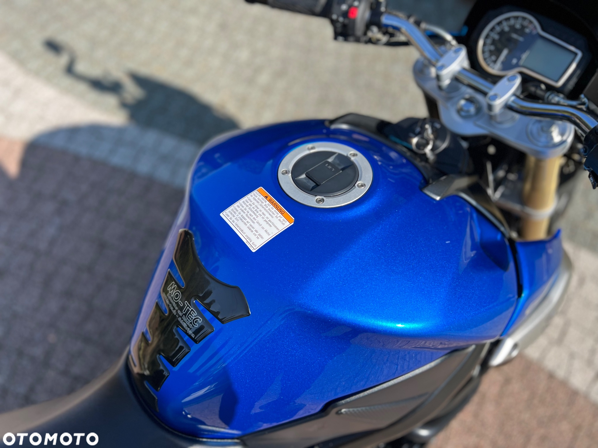 Suzuki GSR - 16