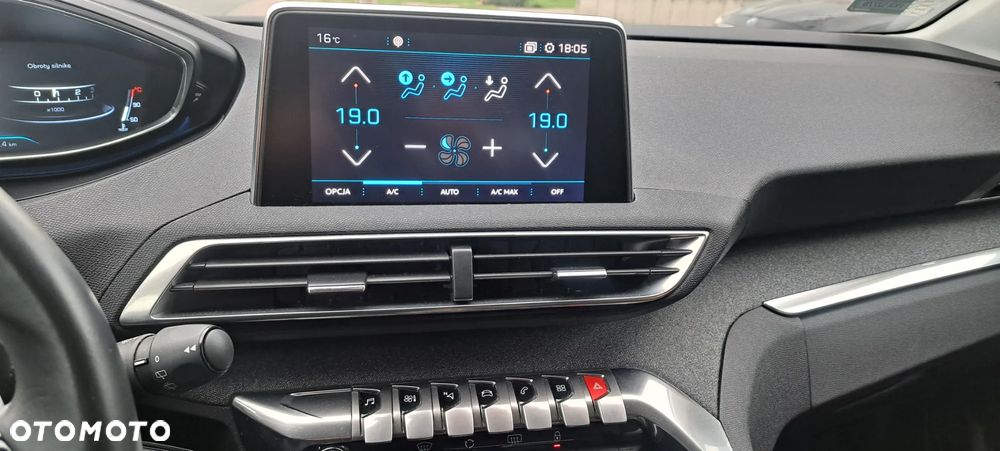 Peugeot 3008 1.6 BlueHDi Active S&S EAT6 - 10
