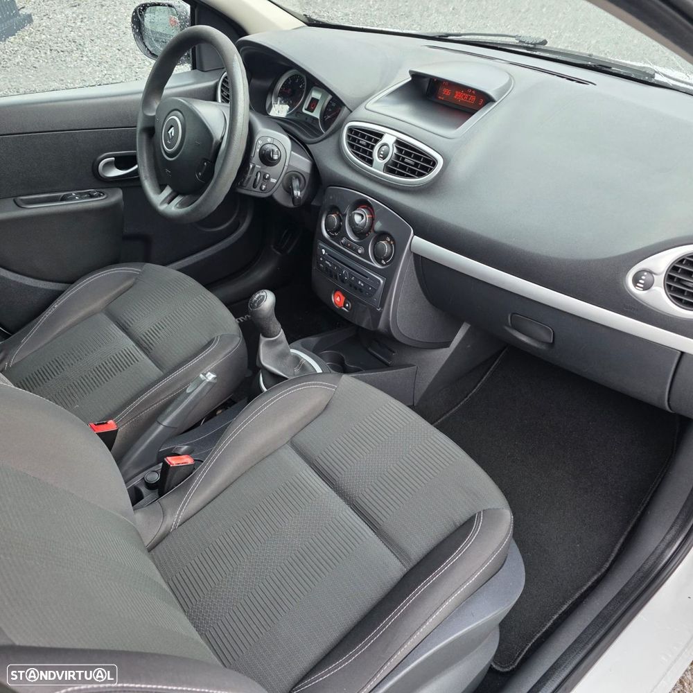 Renault Clio 1.5 dCi Dynamique S - 23