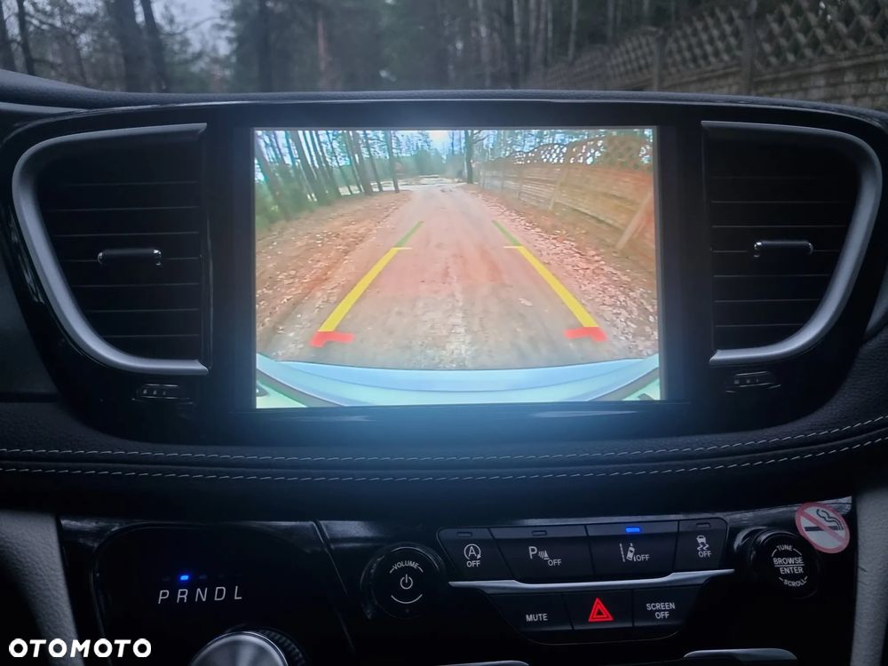 Chrysler Pacifica - 30