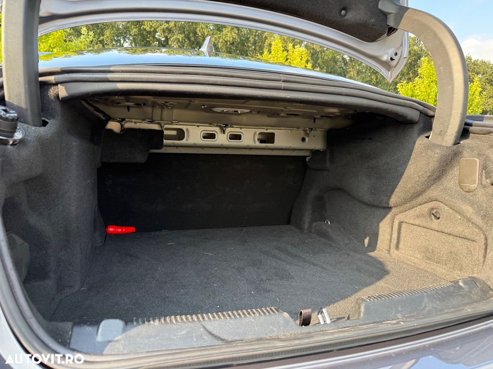 Jaguar XE D180 RWD R-Dynamic HSE - 22