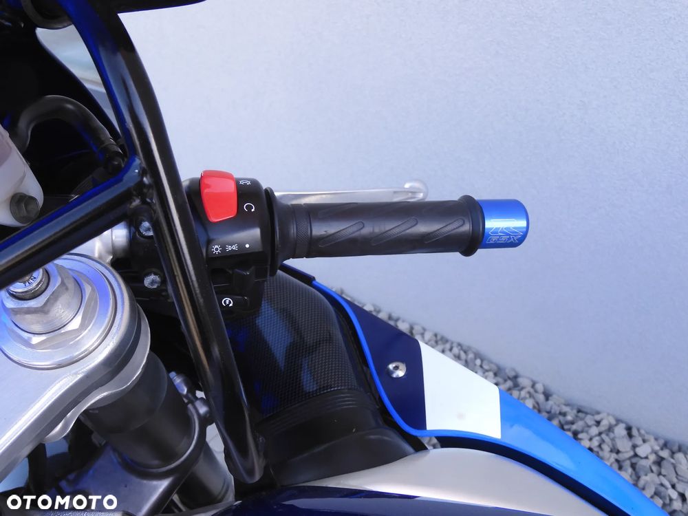 Suzuki GSX-R - 25