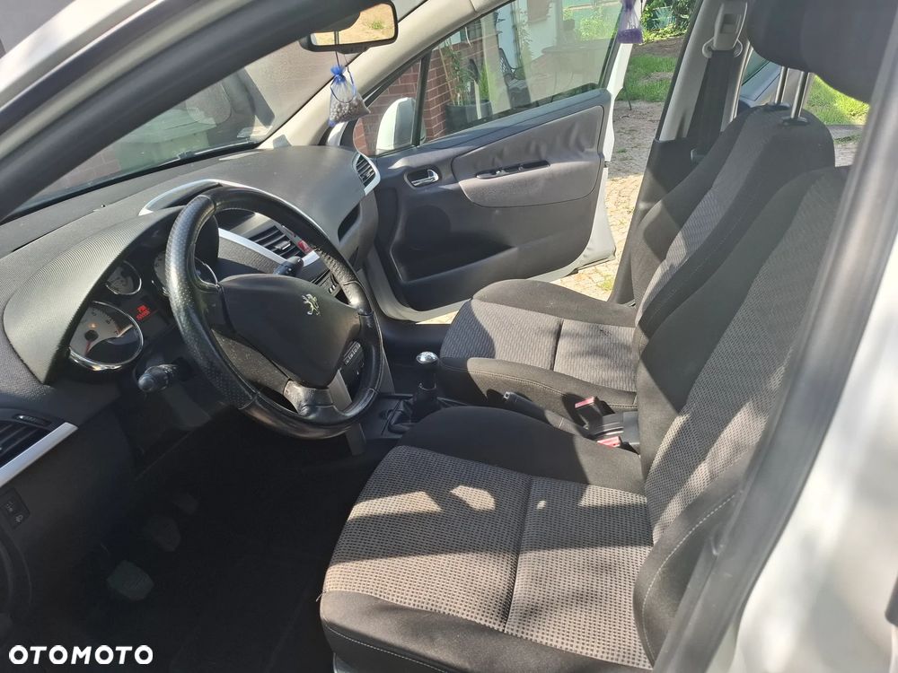 Peugeot 207 1.6 - 13