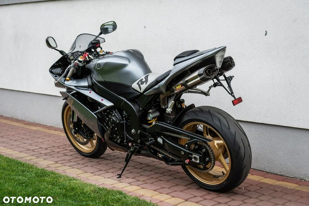 Yamaha R1 - 5