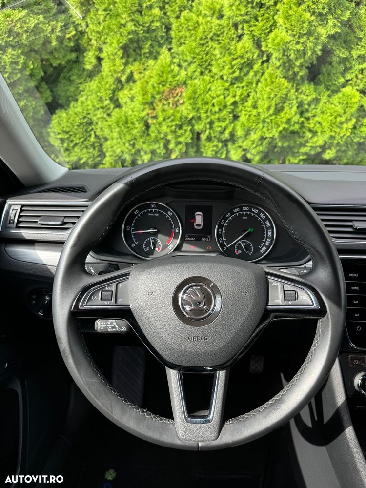 Skoda Superb 2.0 TDI DSG Premium Edition - 19