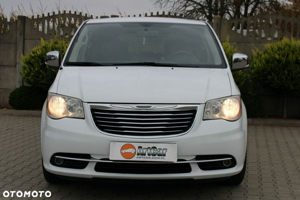 Chrysler Town & Country - 3