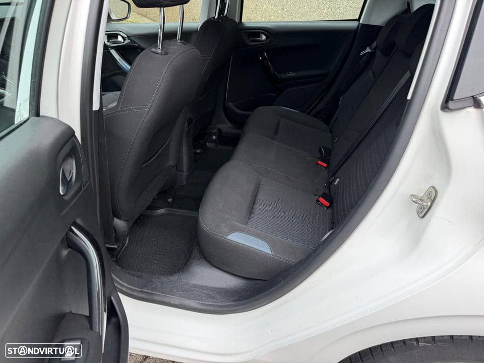 Peugeot 208 1.4 HDi Active - 9