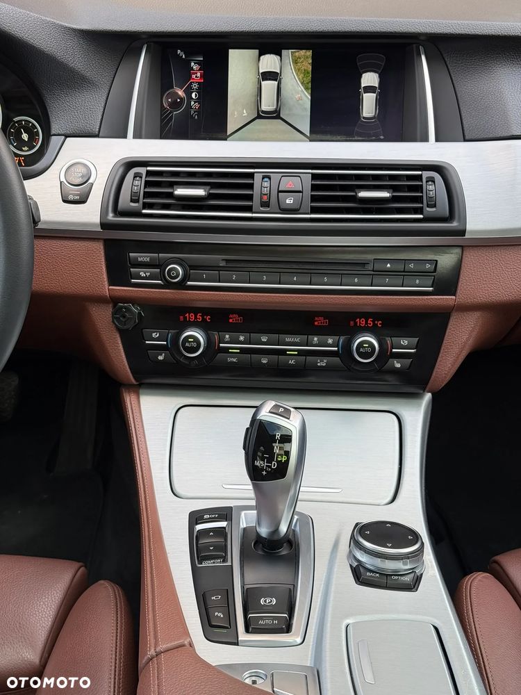 BMW Seria 5 525d Luxury Line - 25
