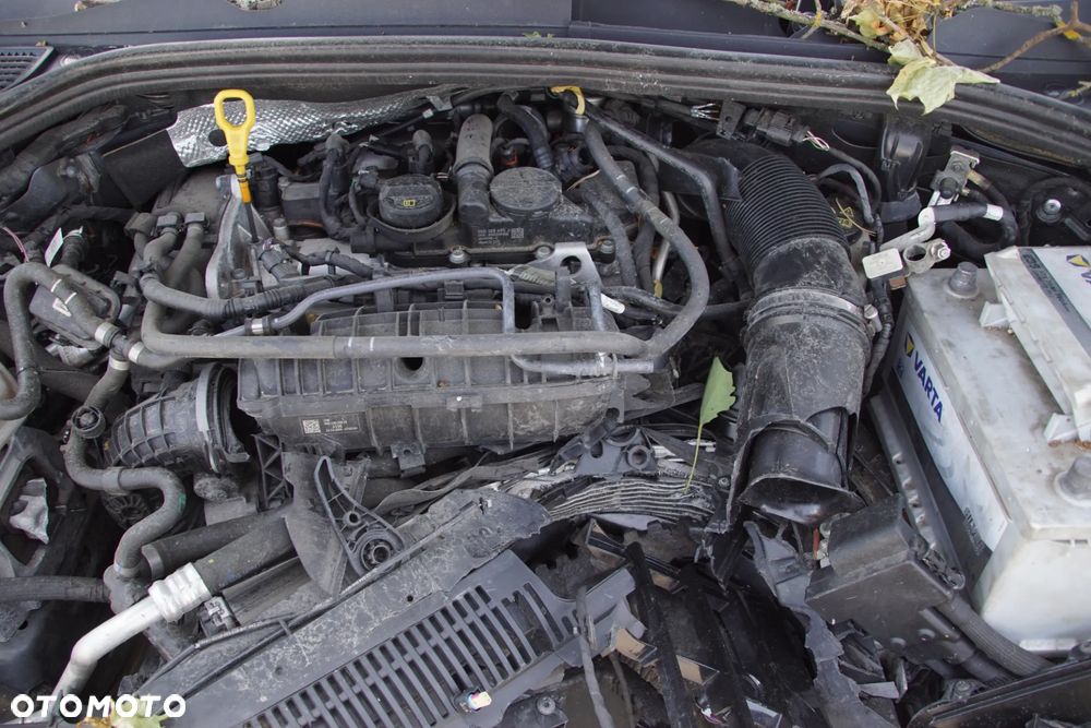Auto na części - Volkswagen Golf VIII R-Line 1.5 eTSI 150 KM DYFA UUF LA7C 2021R Silnik Skrzynia Drzwi Błotnik Zdezak Klapa Lampa Lusterko Klamka Szyba Deska Kokpit Sterownik Moduł Czujnik Licznik Wyświetlacz Panel Kierownica - 19