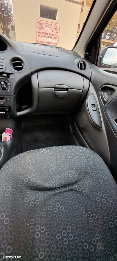 Toyota Yaris - 8