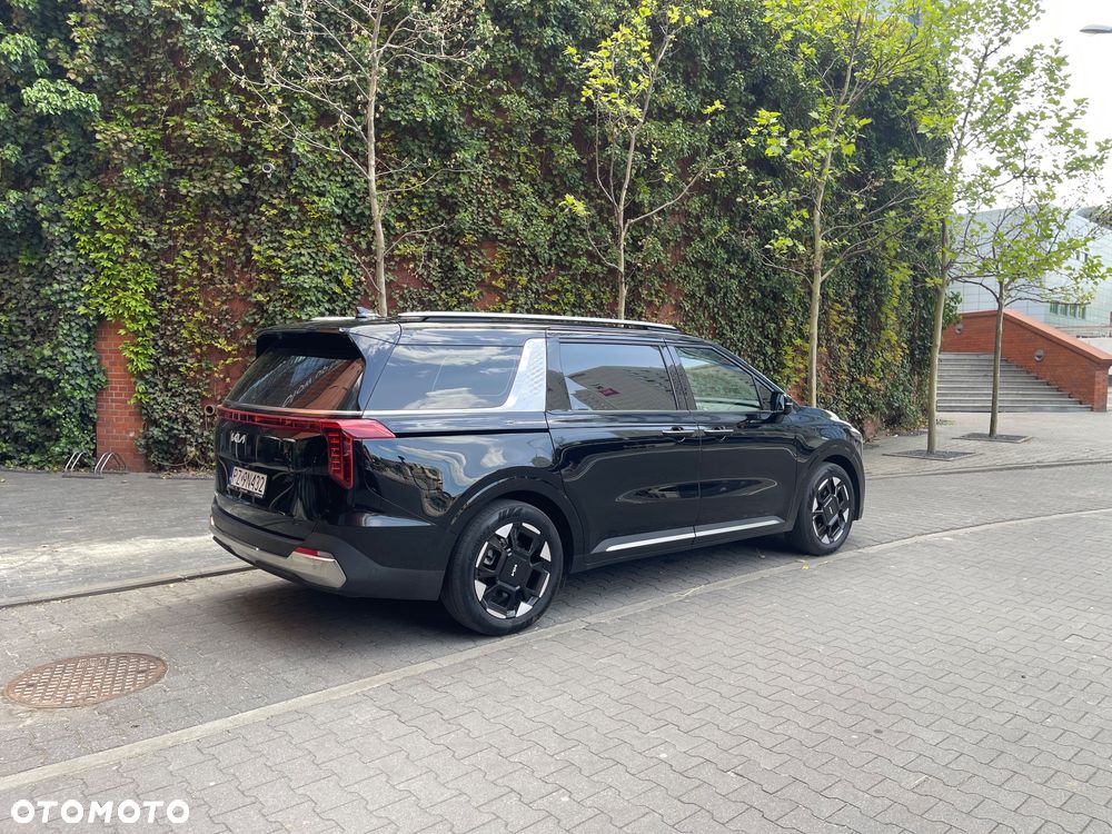 Kia Carnival - 4