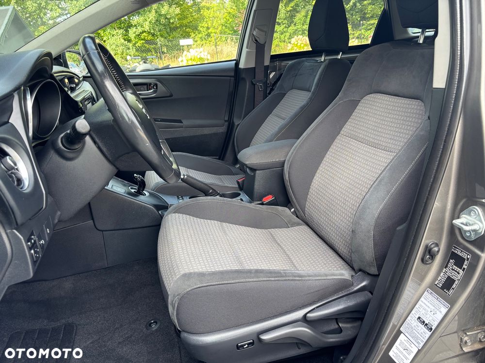 Toyota Auris 1.8 Travel - 14
