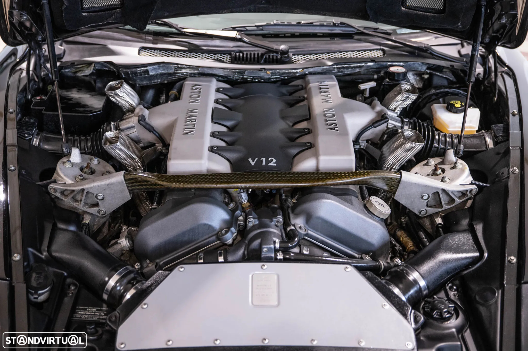 Aston Martin Vanquish - 14